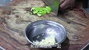 蒜泥手撕茄子新做法，学会这个技巧，做出来清亮不发黑，特别入味