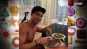快乐肥宅速速放下手中的肉肉！ 要像C罗一样吃才会有人爱