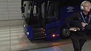 东京FC全队抵达球场神情严肃 主教练表示望球队全力取得胜利