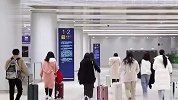 高铁女乘务员突发心脏骤停，同车医务工作者联手从“死神”手中夺回生命