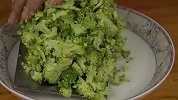剩米饭新吃法淋入2个鸡蛋，不炒不蒸出锅比蛋炒饭都香