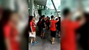 中超-17赛季-恒大球迷机场接机 不论输赢站在球队背后送支持-专题