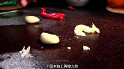 西兰花别总是炒着吃了，加点木耳简单一拌，清脆爽口，开胃又解腻