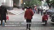 70岁阿姨领免费抽纸致微信被封号，愁哭：我要孤独终生了