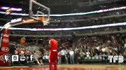 街球-13年-TFB__Dunks：Jared_Roth美航中心飞跃单人暴扣-专题