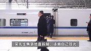 男子高铁站抽烟致3娃被留列车上，连扇自己耳光：怪自己嘴欠！