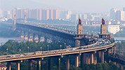 中国用坦克检验南京长江大桥外国效仿闹笑话