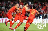 《今日往昔》-国足闪电逆转2-1淘汰泰国 昂首挺进亚洲杯八强