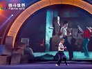 网友称他为李小龙的继承者，现场表演李小龙双节棍简直神似
