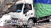 货车司机下雪天误入山路，身旁是悬崖不敢开车急得抹泪，路过大哥果断相助
