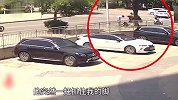 小伙好心搀扶老人被指控为肇事者，还被打5个巴掌，监控还其清白