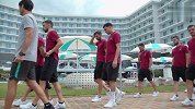 葡萄牙男模队出动！C罗领衔赛前最后一练 球迷场外围观
