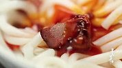 贵阳特色血豆腐咸中带鲜，跟任何主食都是绝配，油滋滋的太香了！
