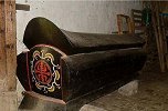 为什么棺材都是一头大一头小？不是因为省材料而是大有深意