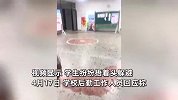 湖北一高校大厅惊现满地飞蚁，学生纷纷蒙头躲避，拍摄者：学院已找到蚁穴