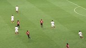 上港开场错失必进球 阿瑙托维奇无人防守头球顶飞