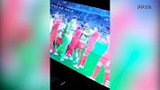 虽出局仍为球队骄傲 赛后哥伦比亚球迷酒吧内集体鼓掌