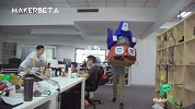 技术宅造了一个变形金刚，只一个功能就让路人看傻了！