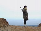 美女主持体验洋枪威力 萨马拉城郊化身神枪手
