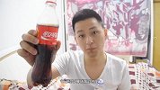 【不作会死】08年的可乐是什么味道！品尝过期八年的可乐那一股馊味