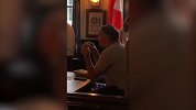 阿勒代斯观战英格兰 边吃汉堡边思考：场边那个本该是我