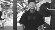 浑身腱子肉健身房游刃有余 你敢相信他70岁了吗？
