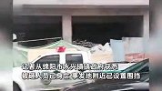 女子路过施工房屋遭坠落钢筋砸中身亡，事发地增设围挡，当地回应