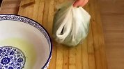 青菜包子好吃有秘诀，馅儿里加上它，菜色碧绿，一次一笼不够吃