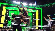 WWE-17年-60秒WWE狂怒：16大叠罗汉炸弹摔 大E天生神力一摔三-专题
