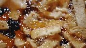 骨汤打底，再加上牛肉、炸面筋和肉丸子，四味烩菜看着太有食欲！