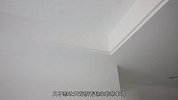 新房装修，客厅装修要不要装吊顶？听完老师傅的建议再做决定！
