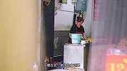 重庆大街上的盒饭摊，揽客的技术太丝滑，价格超便宜