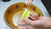 炸茄盒不要用淀粉和面粉，调糊是关键，简单方便还酥脆不回软