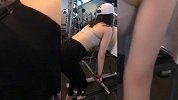 这个美女的身材真是好到了极致！太傲人了