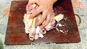 土鸡这样炖实在太好吃了，鸡肉鲜嫩入味，鸡汤香浓似流金，太棒了