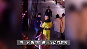 “孙悟空”和游客合照后掏出二维码，索要30元遭质疑“不合理”，街道办回应