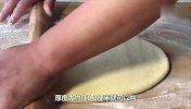 农村媳妇分享玉米面好吃做法，开水一烫一揉一卷，出锅全家流口水