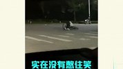 有人天生反骨，奇葩操作是真离了大谱
