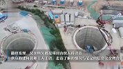 男子发现亡父739万债务，3年偿清后如释重负在墓前痛哭