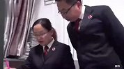 妻子办离婚手续带男友，丈夫一耳光把她扇成重伤二级