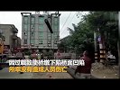 司机跟着导航走 70吨土方车压垮限重5吨桥梁_超清