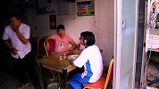 女骗子街头诈骗却被温州帅哥识破，还被整了一顿