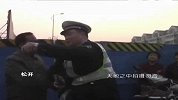 拍客：郑州街头上演三轮男与交警吵架