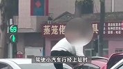 现场曝光！男子追尾后情绪失控当街持千斤顶打砸车辆，警方通报