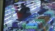（pp拍客）男女配合超市行窃监控锁定抓个正着