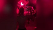 鏖战之后的狂欢！格子军团球迷街头焰火party走起