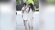 出水芙蓉！两个美女太清新 笑容好甜啊