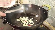 大磊带媳妇回老家，老爸炖了一大锅肉，再弄俩家常菜，吃着真过瘾