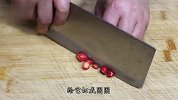 蒜苔怎么腌好吃？教你这个做法，半个小时就能吃，放一个月不会坏