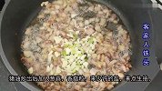 豆腐打入2个鸡蛋，以后待客就这样做一盘，比吃酿豆腐还香还过瘾